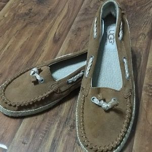 UGG SHOES SZ 2